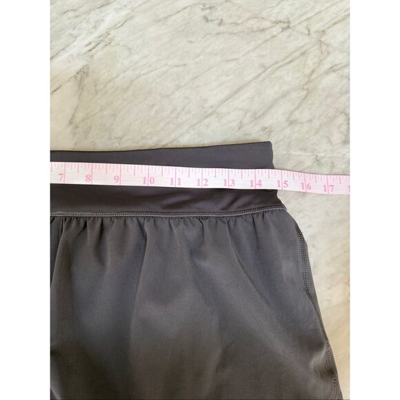 Spanx Get Moving 5” Short Graphite Dust Grey Women’s size L - Picture 7 of 8